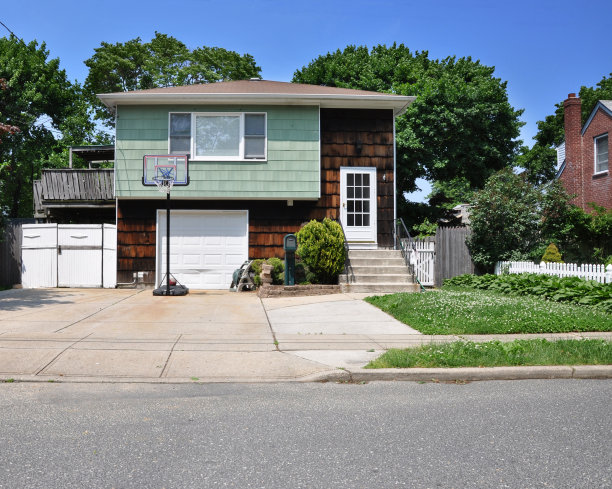 郊区家庭住宅区篮球篮筐车道图片下载