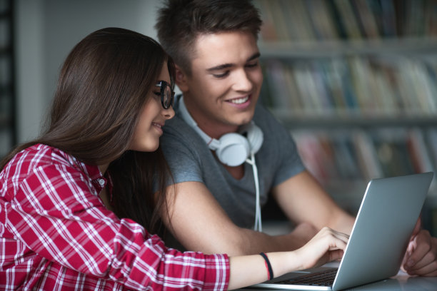 学生在图书馆图片下载