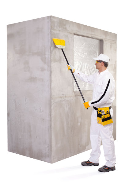 工人用扫把清洁表面图片下载