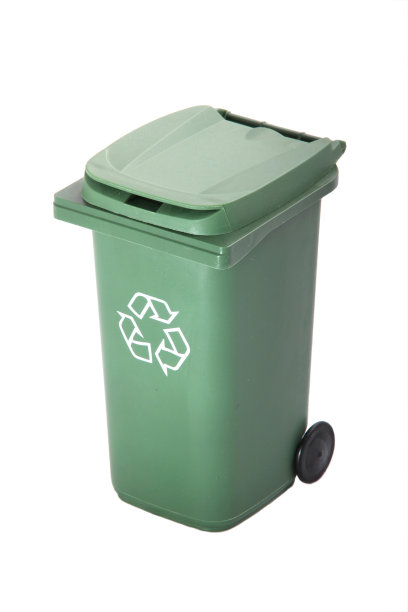 绿色可回收垃圾或带有可回收标志的垃圾桶。图片下载