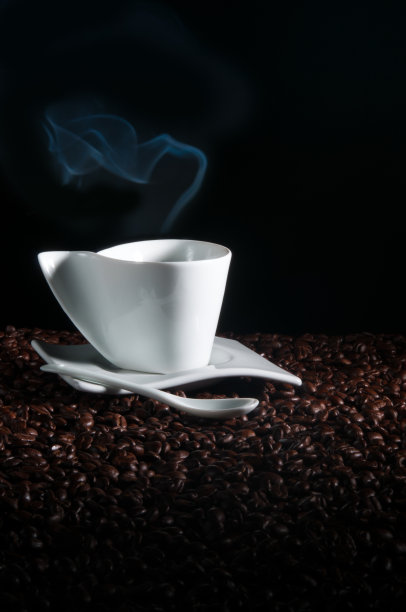 咖啡杯和咖啡豆图片下载