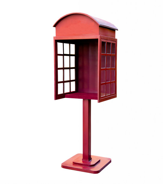 白色背景下的红色电话亭图片下载