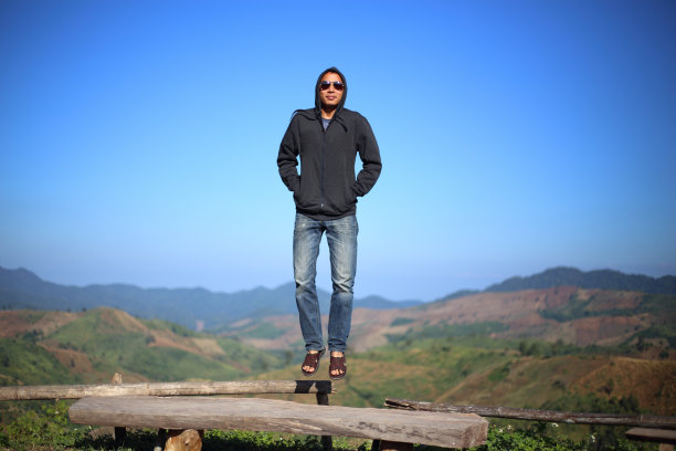 跳崖之人图片下载