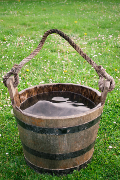 旧木桶图片下载