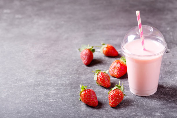 草莓冰沙配新鲜草莓图片下载