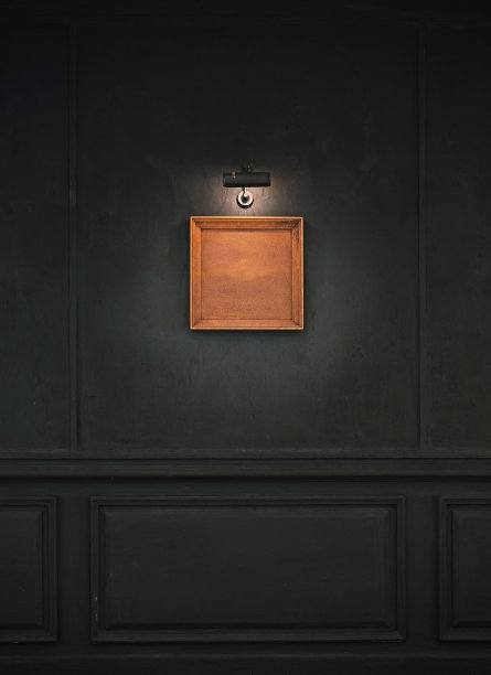 带有复古相框和灯光的垃圾墙图片下载