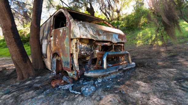 废弃的汽车图片下载