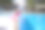 小女孩在游泳池图片下载