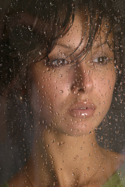 湿的玻璃图片下载