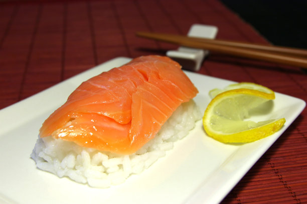 三文鱼寿司图片下载