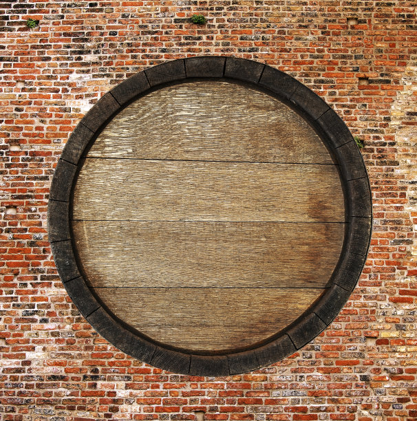 看着一个被原来的砖墙包围的木桶图片下载