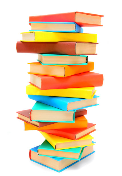 那一大摞彩色的书。在白色的背景上。图片下载