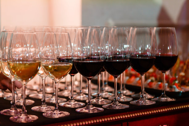 自助餐桌上的食物图片下载