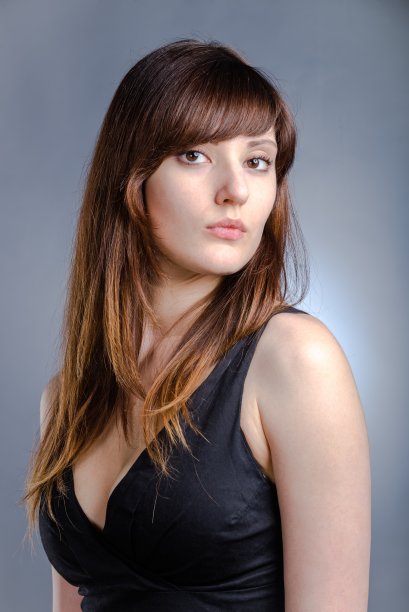 年轻的女人图片下载