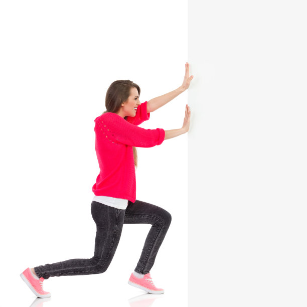 年轻女人推着墙图片下载