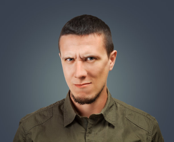 沉闷的人图片下载