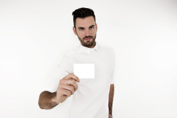 带着名片的年轻商人图片下载