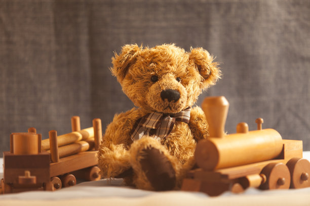 玩具熊和火车图片下载