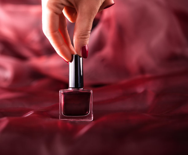 紫色的指甲油图片下载