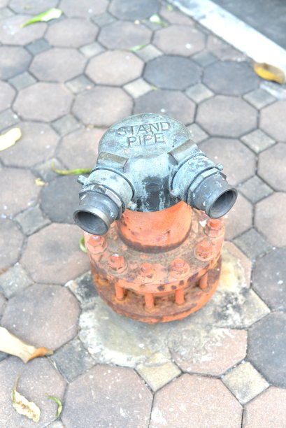 消防队员用的老式泵图片下载