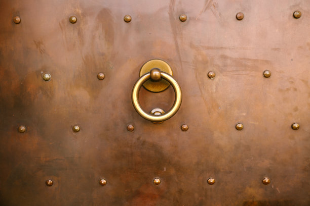 沉重的黄铜门把手图片下载