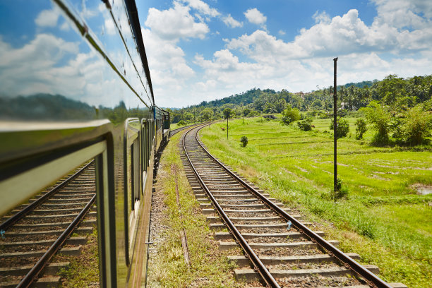 火车在自然界中素材图片