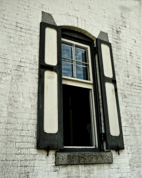 敞开的窗户图片下载