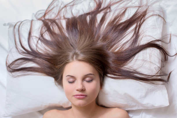 女人睡觉图片下载