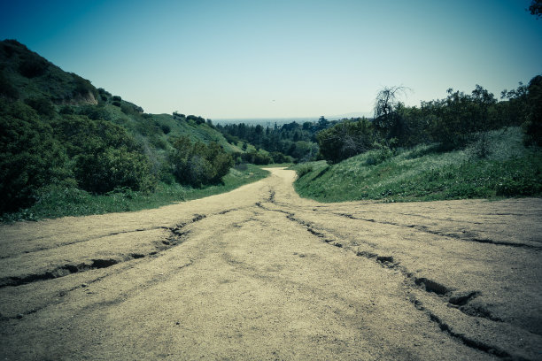 地面裂缝图片下载