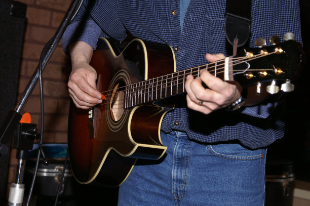 耳畔的音乐图片下载