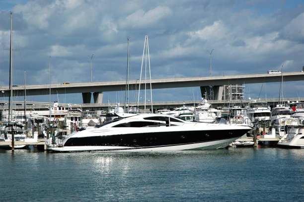 港口中的船只图片下载