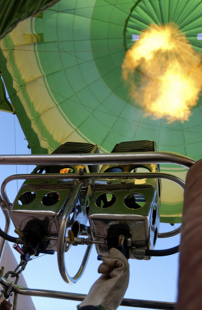 燃烧的飞图片下载