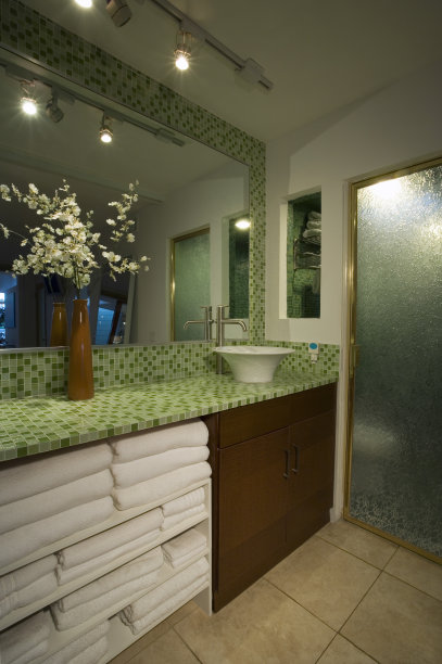 家里的镜子和水槽图片下载