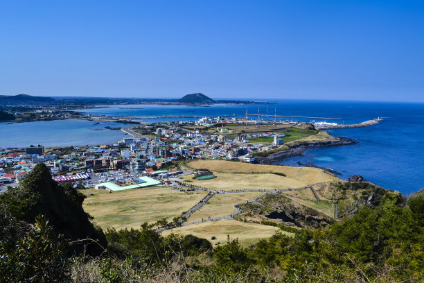 从山顶俯瞰济州岛图片下载