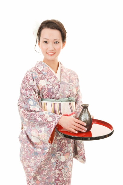 亚洲和服妇女与清酒瓶图片下载