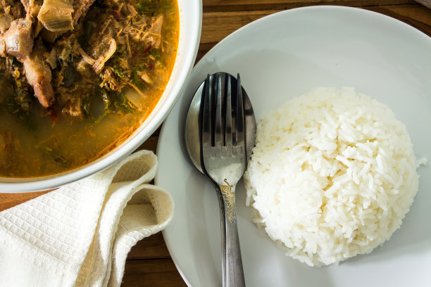 咖喱香蕉花和米饭。泰国菜。图片下载