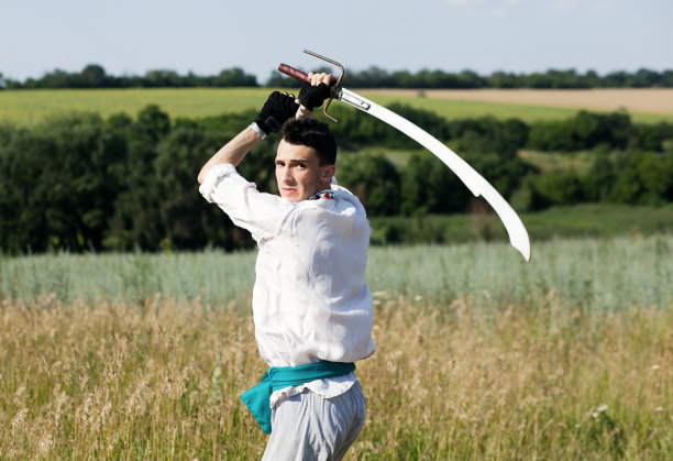 拿着马刀的战士图片下载