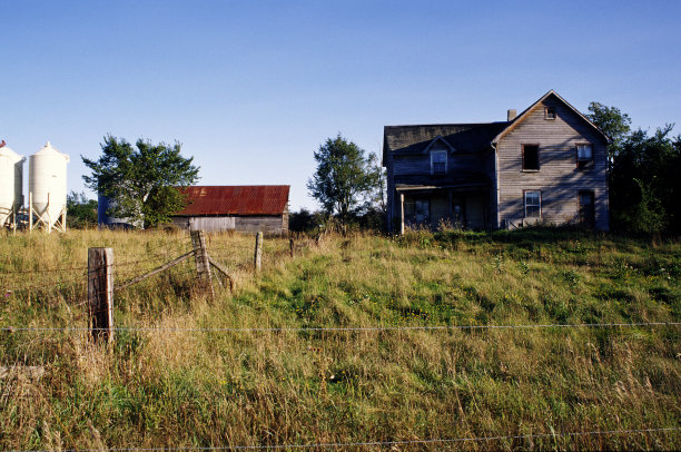 废弃的农场的房子图片下载