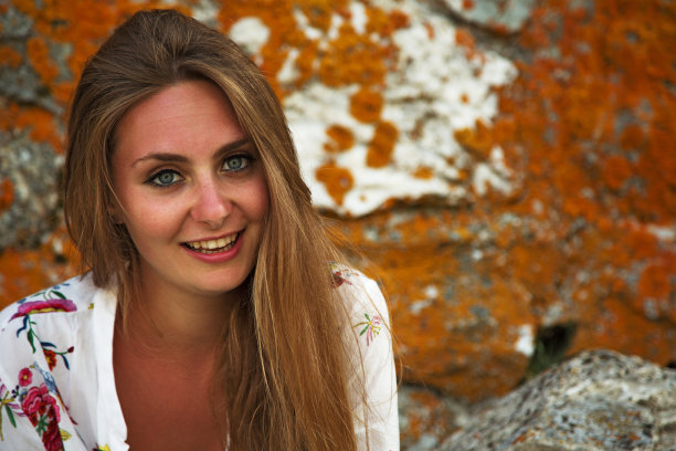 年轻的女人图片下载