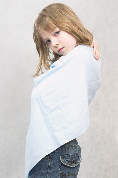 年轻的女孩图片下载