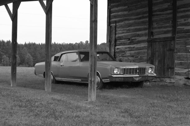 谷仓和汽车图片下载