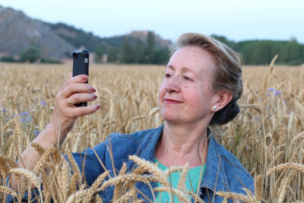 热门的增强现实智能手机应用图片下载