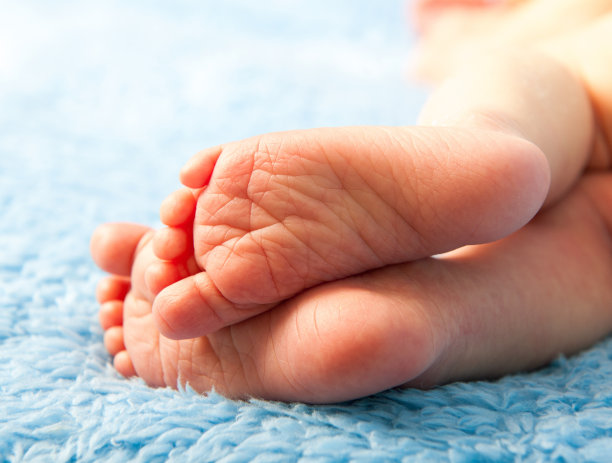 小腿儿新生婴儿图片下载