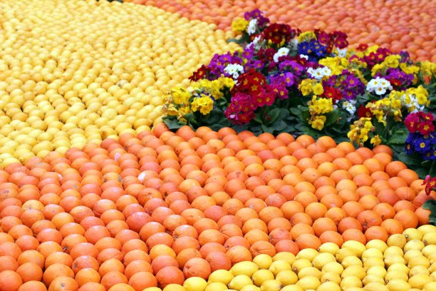 曼通节期间有很多橘子和柠檬图片下载