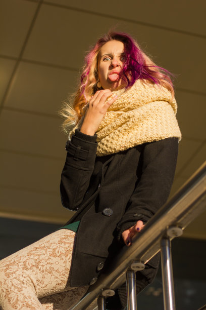 女孩的小丑图片下载