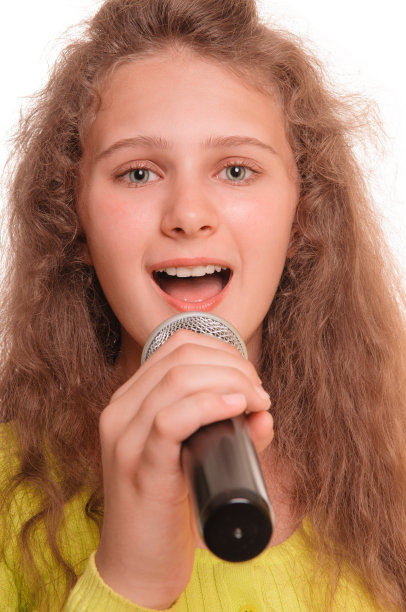 十几岁的女孩唱歌图片下载