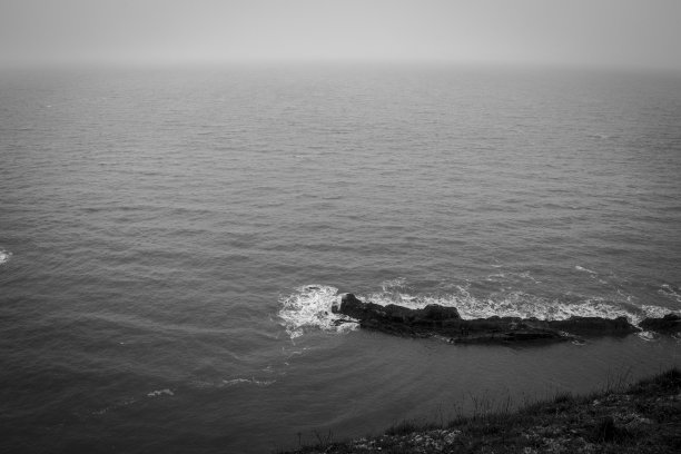 悬崖上的景色图片下载