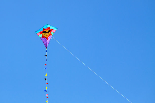 放飞的风筝图片下载