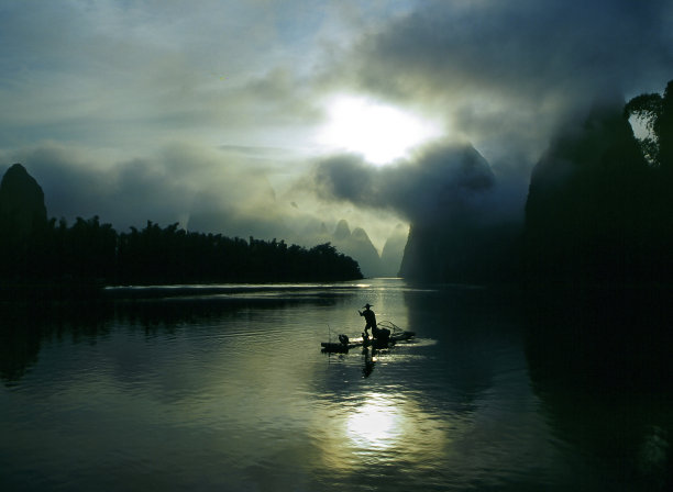 清晨的渔夫图片下载
