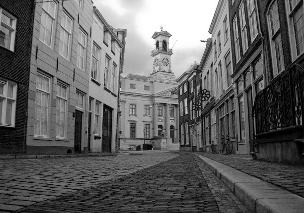 荷兰街头的黑与白图片下载